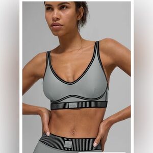 ALO Yoga Airlift Line up bra